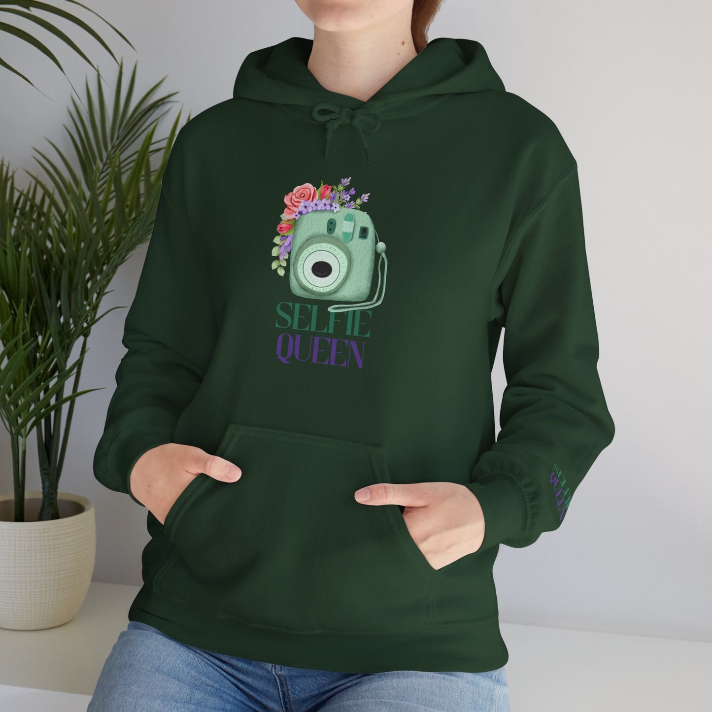 Selfie Queen Women's Heavy Blend™ Hooded Sweatshirt