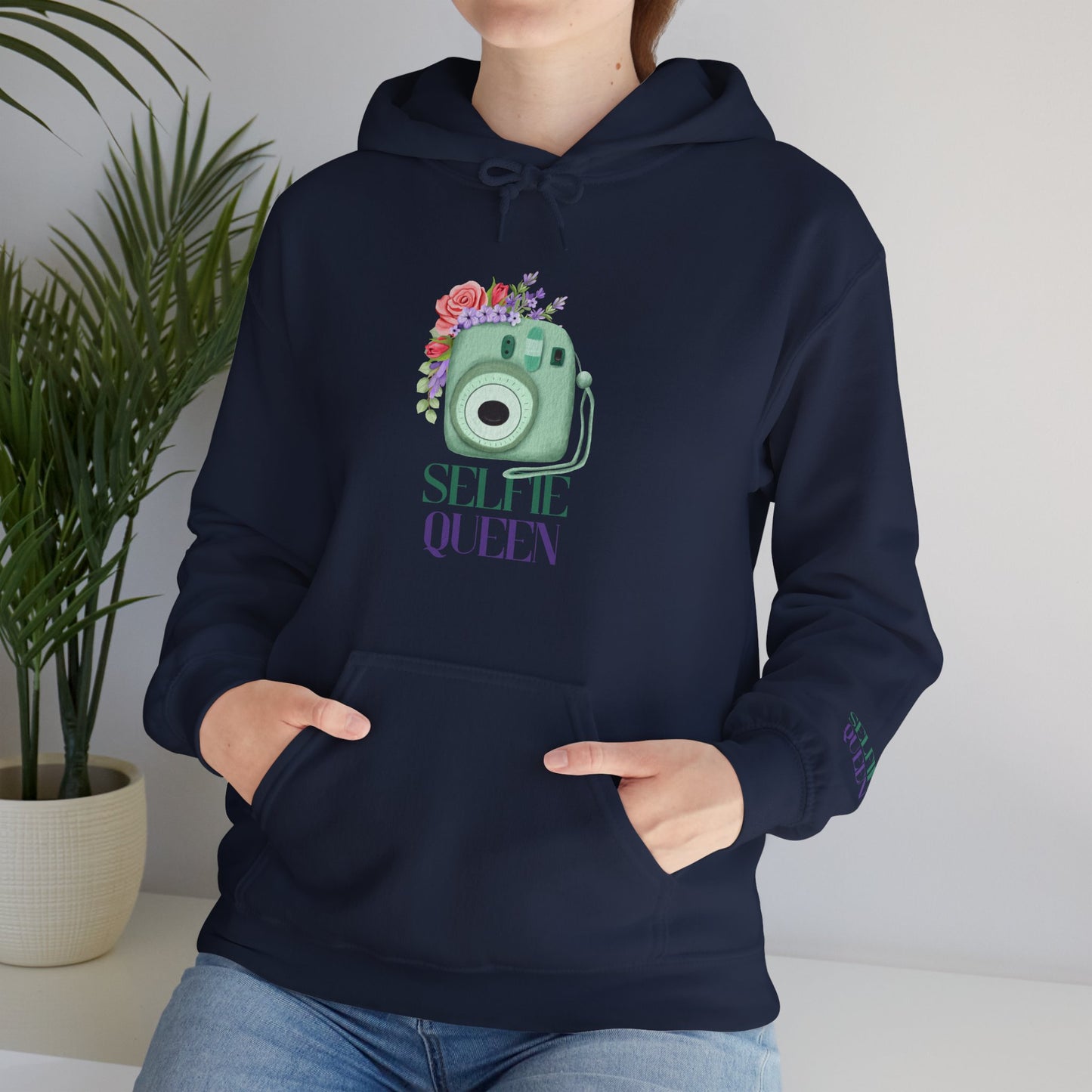Selfie Queen Women's Heavy Blend™ Hooded Sweatshirt