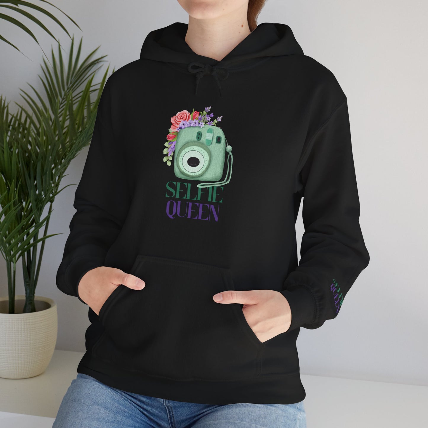 Selfie Queen Women's Heavy Blend™ Hooded Sweatshirt