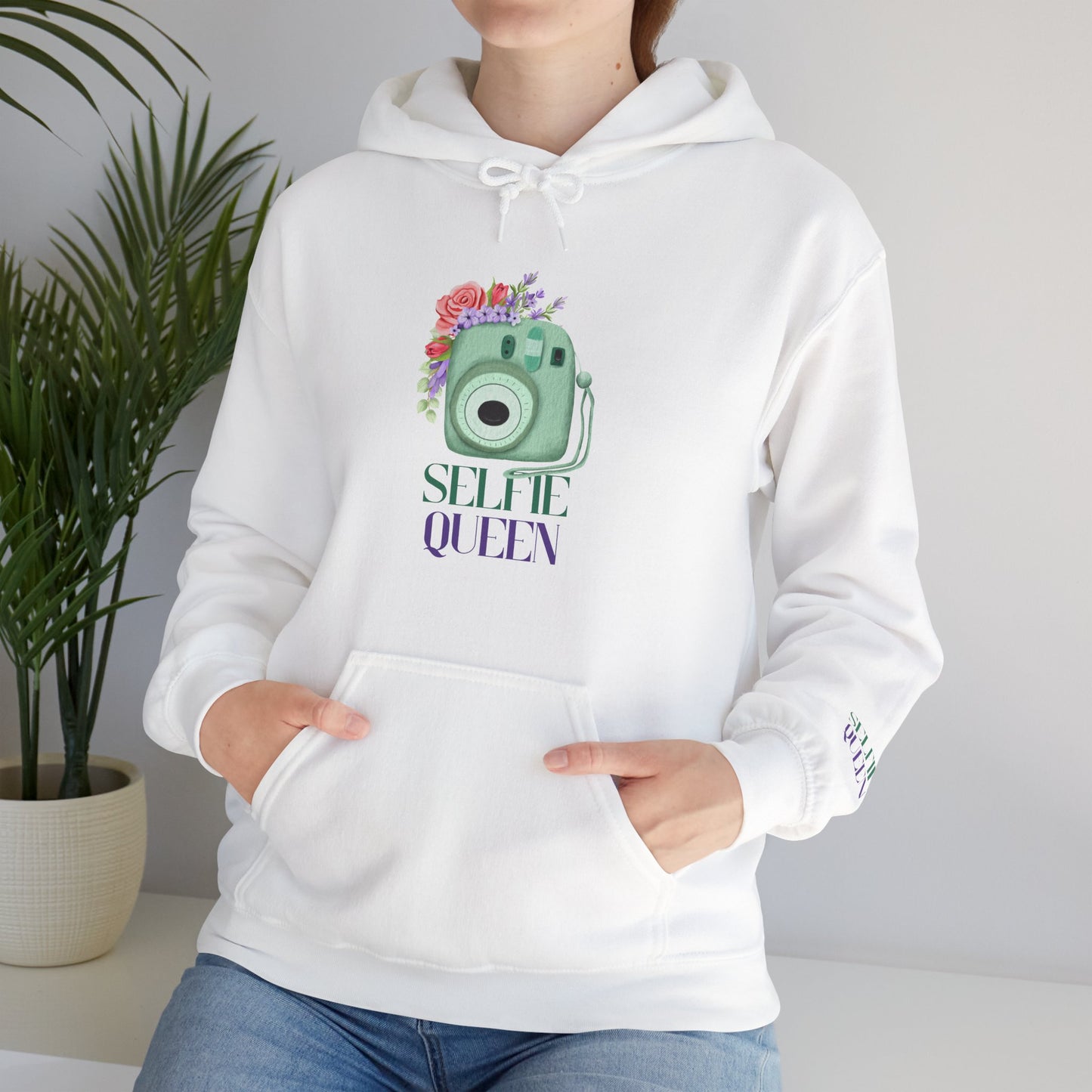Selfie Queen Women's Heavy Blend™ Hooded Sweatshirt